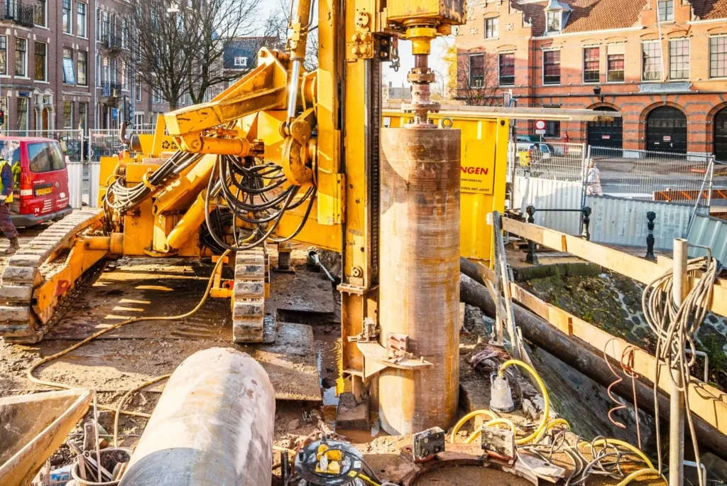 Grote Gaten Boren door metselwerk.