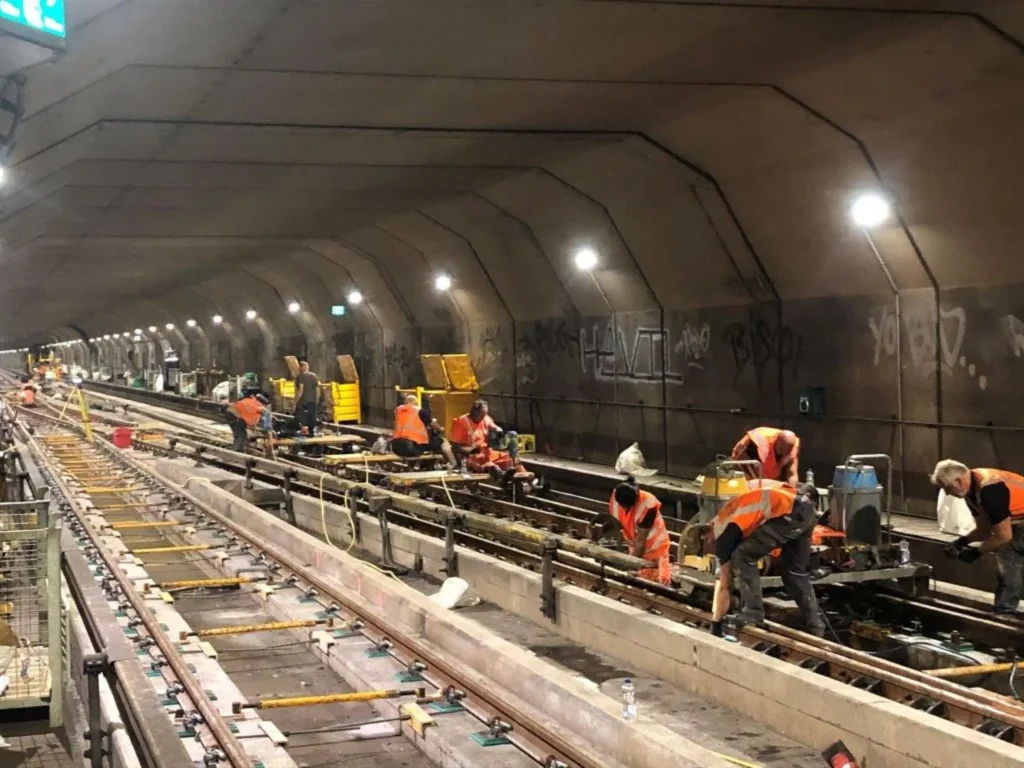 Nieuwe Wissels in tunnel Marconiplein Rotterdam